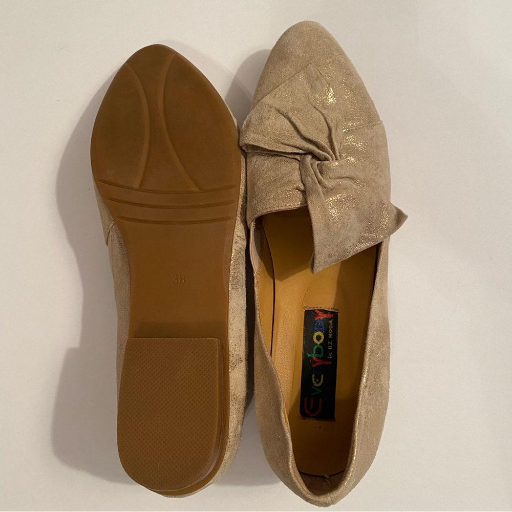 Everybody by BZ Moda. Rose gold flat. Size 38. Like new.